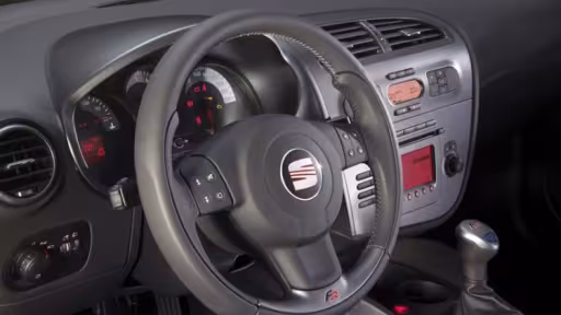 seat-leon-fr-interior-volan-schimbator-sigla-image-big-1159428208.jpg