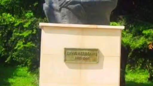 bust20liviu20rebreanu.jpg