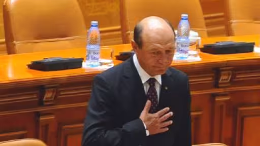 traian-basescu-suspendat-de-parlament-urmeaza-referendumul1.jpg