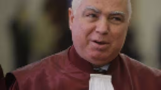 petrelazaroiu.jpg
