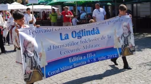 festivalul-la-oglinda-debutat-la-bistrita1341654334.jpg