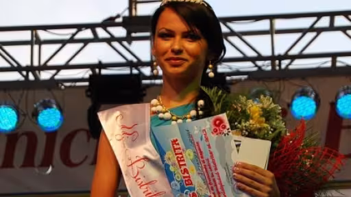 alexandra-saltan-desemnata-miss-bistrita-20121342417127.jpg