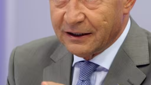 basescu-350x500.jpg