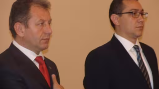 victor-ponta-prezent-la-depunerea-juramantului-lui-radu-moldovan.jpg