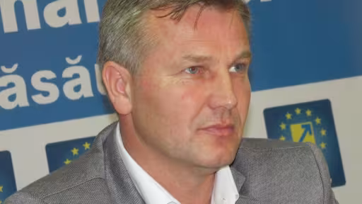 dolhasicurteanu004.jpg