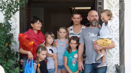 familiatuhalinlasosireinmagurailveila3.09.2015.jpg
