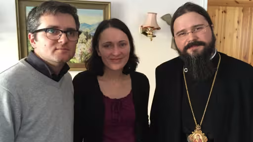 episcopul-macarie-dragoi-acasa-la-sotii-bodnariu.jpg