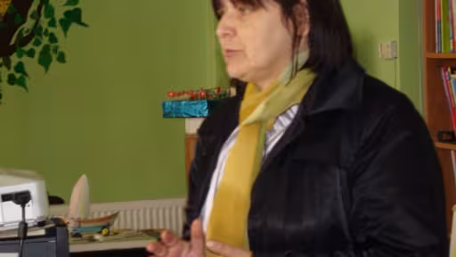 elevi-de-la-generala-1-au-impartit-trecatorilor-pliante-cu-ocazia-zilei-pamantului-fotovideo.jpg