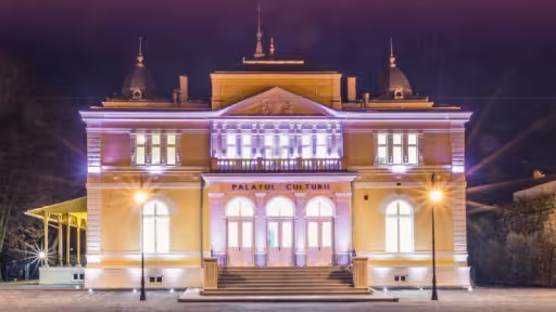 2-palatul-culturii-noaptea.jpg