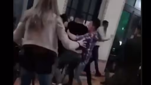 1-scandal-intr-un-bar-barbat-transportat-la-spital-dupa-ce-primit-un-pumn-fata-gestionara-amendata.jpg