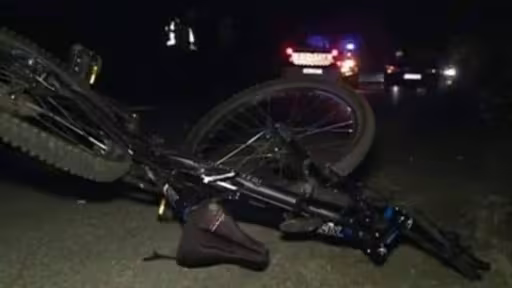 biciclist-lovit-de-masina.jpg