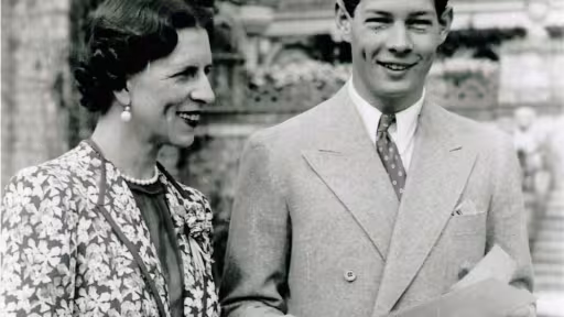regina-mama-elena-alaturi-de-fiul-sau-regele-mihai.jpg