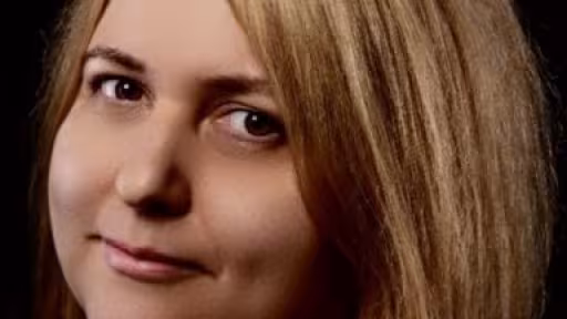 andrea-h-hedes-copyright-ovidiu-bujor-384x216.jpg