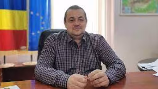 avram.jpg