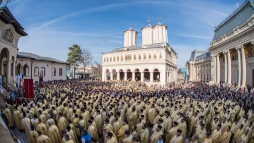 pelerinajfloriibucurestipatriarhiaromana-768x512.jpg